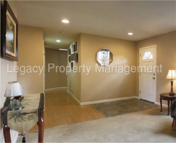 Building Photo - 3003 Jenkins Ave