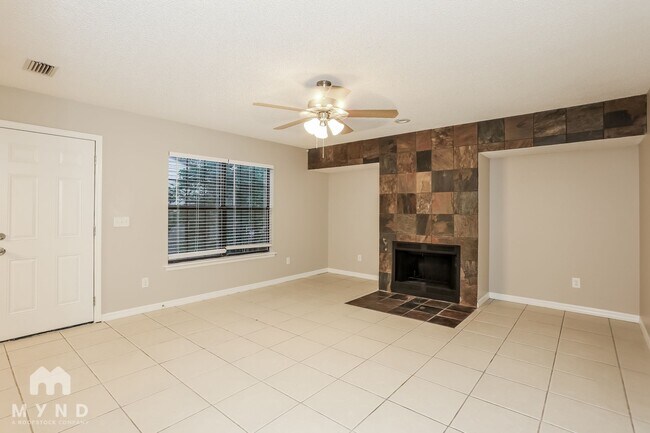 Foto del edificio - 5407 Fort Caroline Rd