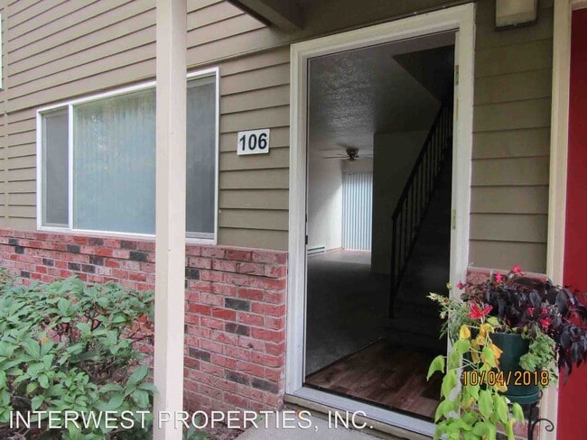 Building Photo - 16705 NE Halsey St