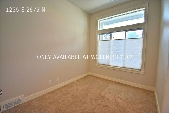 Building Photo - Gorgeous 3 Bed North Ogden Home! No Deposi...