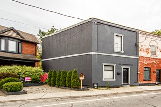 Building Photo - 2045 Davenport Rd