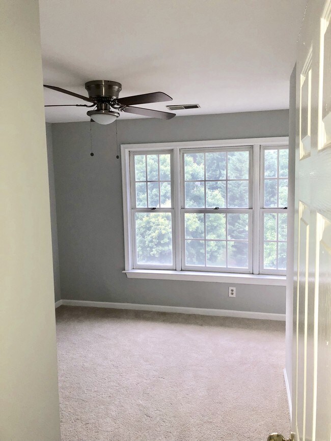 Foto del edificio - 2504 Heatherwood Ct