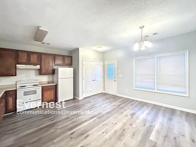 Building Photo - 8638 Thomas Ln