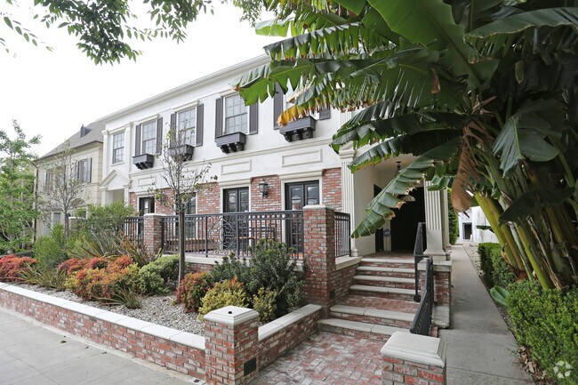 Building Photo - 149 S Reeves Dr