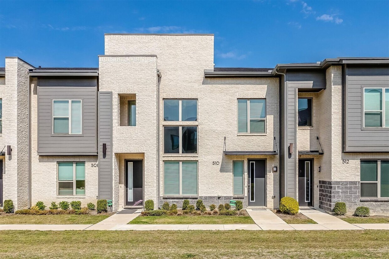 modern-plano-townhome-furnished-available-house-rental-in-plano-tx