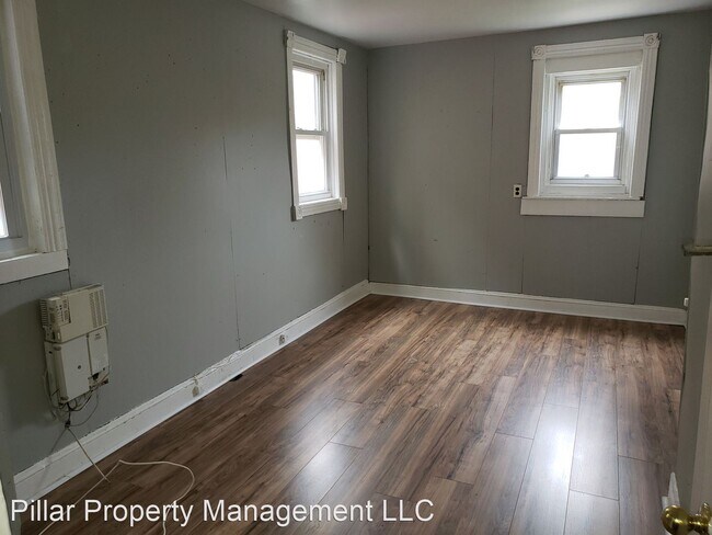 Building Photo - 3 br, 1 bath House - 30 Montgomery Place