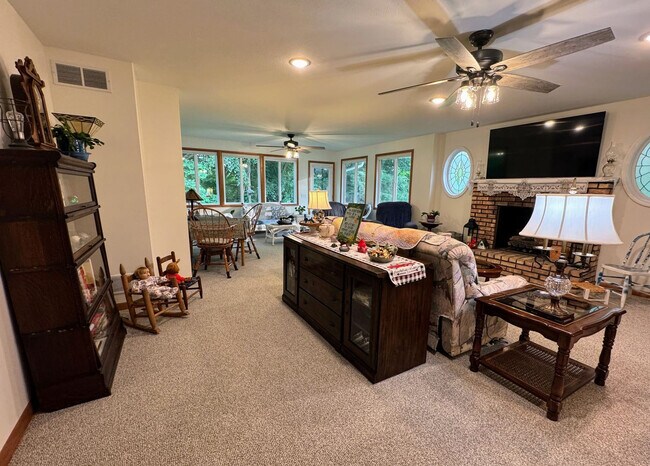 Foto del edificio - 56500 Penn Rd