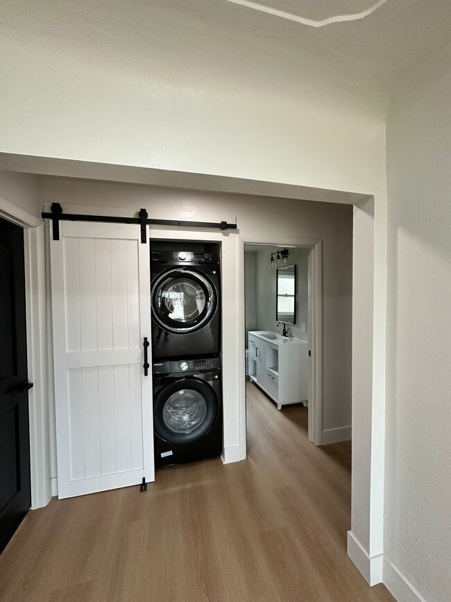 Building Photo - 534 Alicante Dr