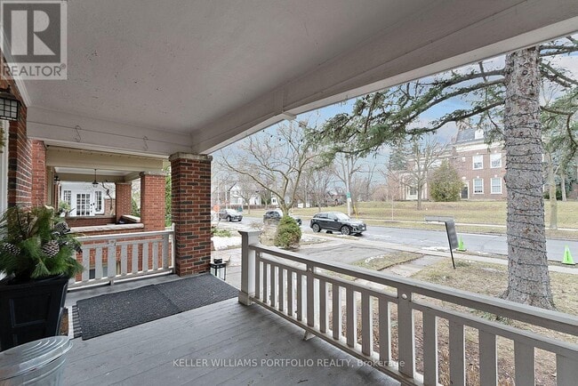 Building Photo - 145 Glengrove Ave W