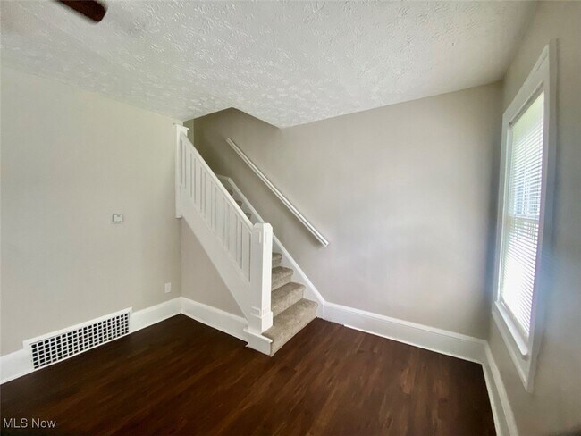 Foto del edificio - 161 Walnut Terrace