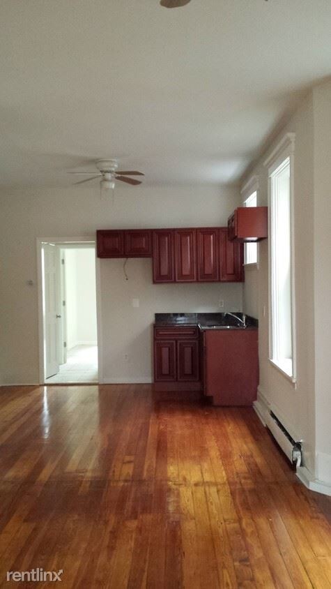 Building Photo - 2 br, 1 bath  - 83 Bostwick Ave 1l