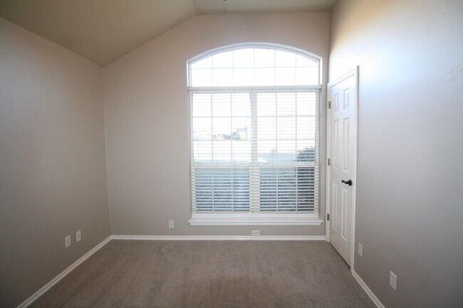 Building Photo - 2120 Fair Meadow Dr