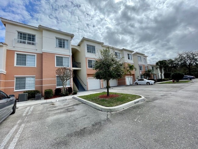 Second Floor 1/1 in Gated Palm Beach Gardens Community - Second Floor 1/1 in Gated Palm Beach Gardens Community Apartment