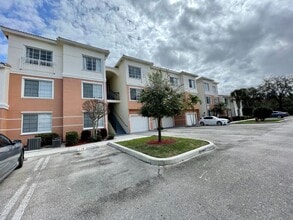 Building Photo - 2210 Myrtlewood Cir W
