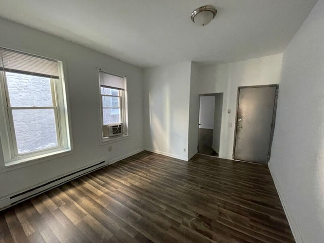 Primary Photo - 2952 Kensington Ave