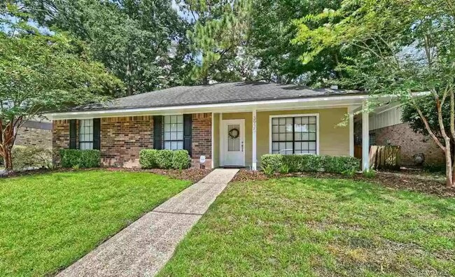 Building Photo - Adorable 3 Bedroom House off Stumberg Ln