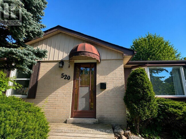Building Photo - 520 Lynett Crescent