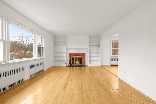 Building Photo - 30 Perna Ln
