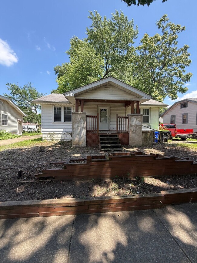 Foto del edificio - 1454 N Walnut Grove Ave