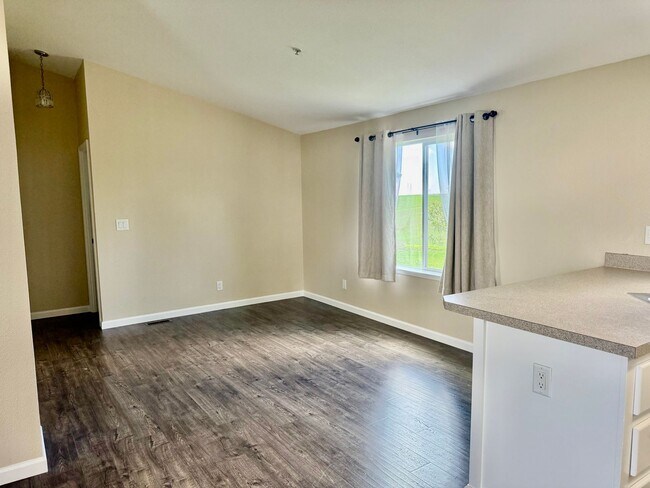 Foto del edificio - 600-606 Dolan Rd