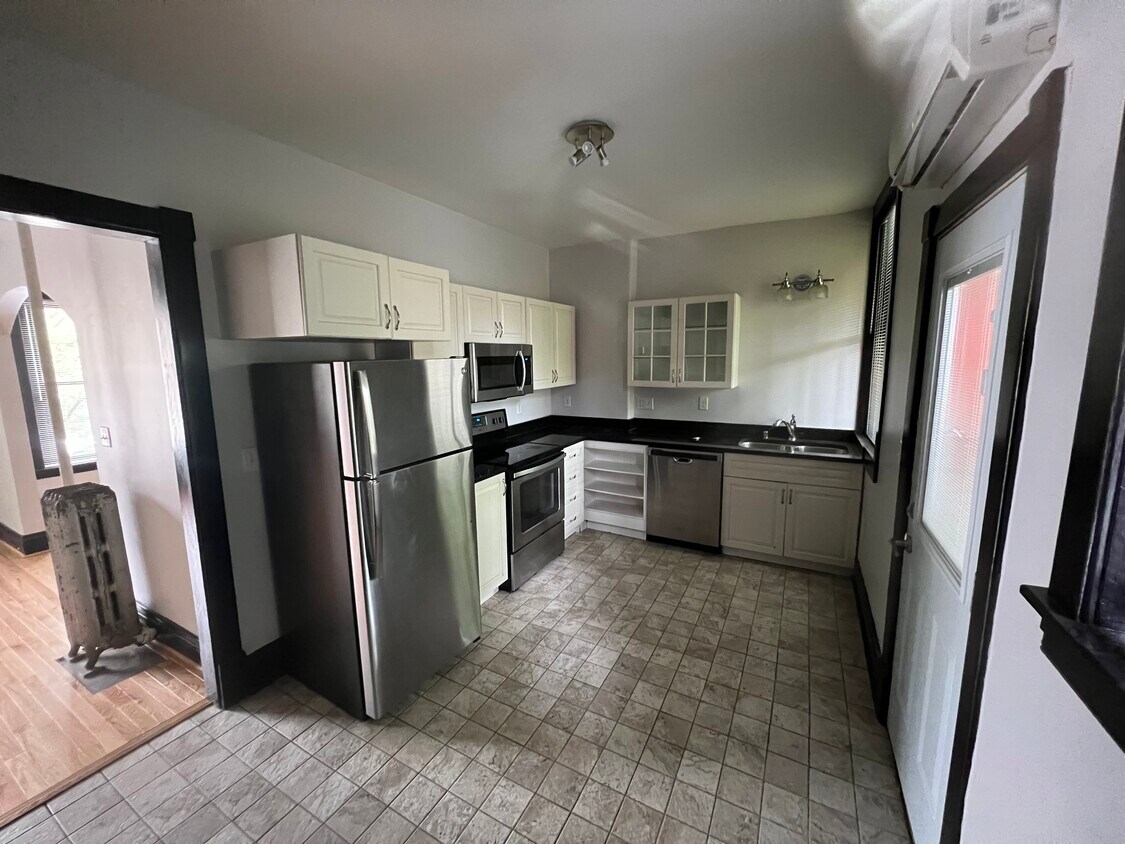 Foto principal - 112 E Magnolia Ave