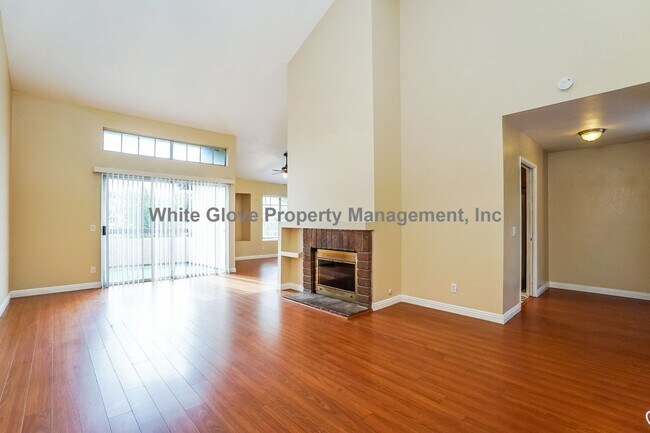 Foto del edificio - Bright & Airy 3BR West Covina Condo with Vaulted Ceilings, 2-Car Garage & Private Patio Spaces