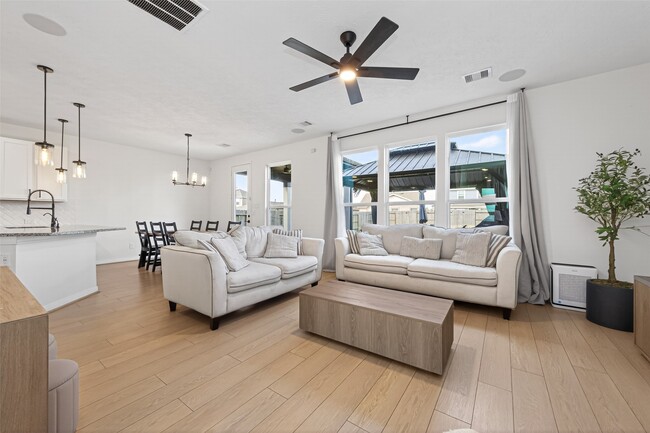 Foto del edificio - 15627 Tawny Stark Dr