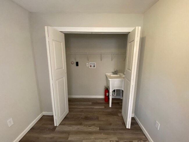 Building Photo - COLERAIN - Adorable 2+ bed 1 bath ranch on...