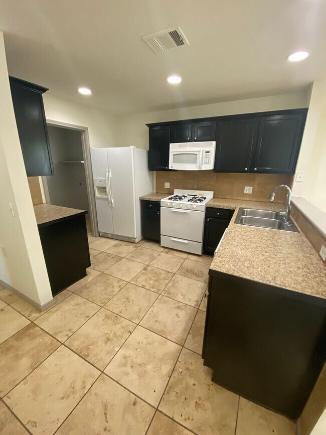 Building Photo - Cozy 3 bed in the Heart of East Austin
