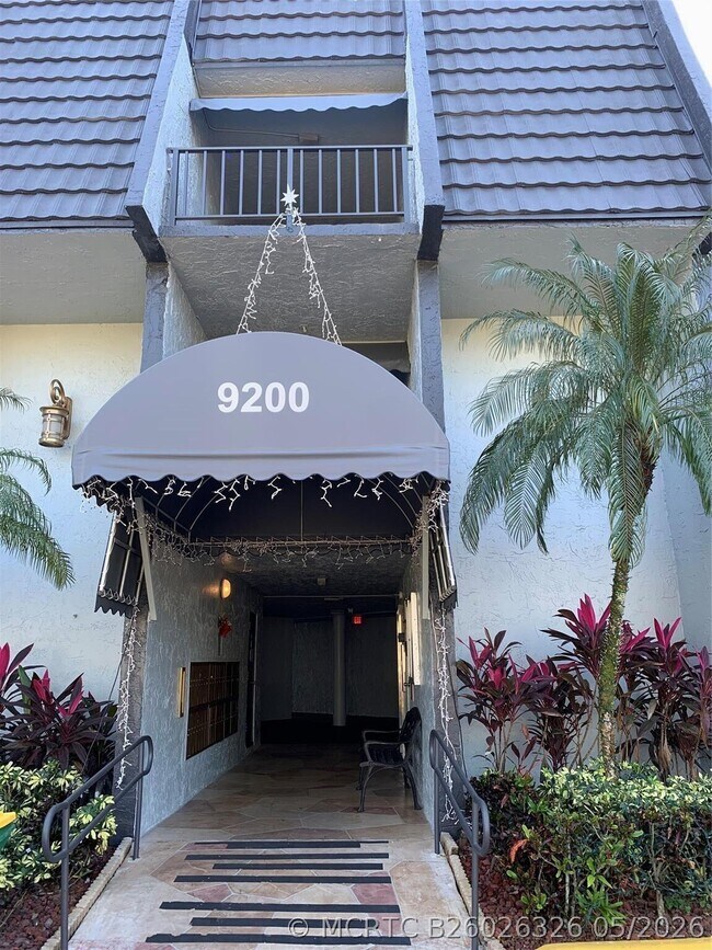 Foto del edificio - 9200 Lime Bay Blvd