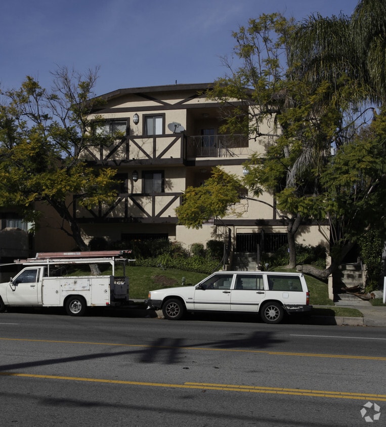 Primary Photo - 14221 Burbank Blvd