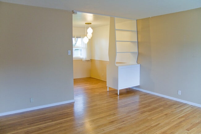 Building Photo - Lovely Arbor Lodge 3-Bedroom Home with Spa...