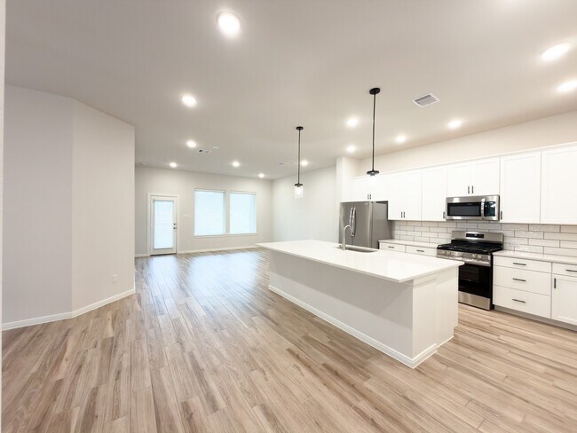 Foto del edificio - 42504 Rustico Rd