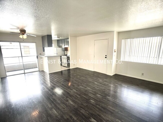 Foto del edificio - Lovely 2 Bedroom 2 Bath Condo Styled Apart...