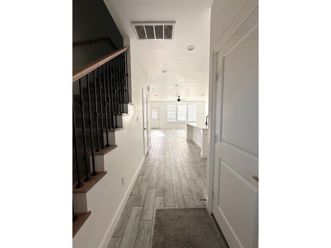 Building Photo - 7710 Darnay Dr