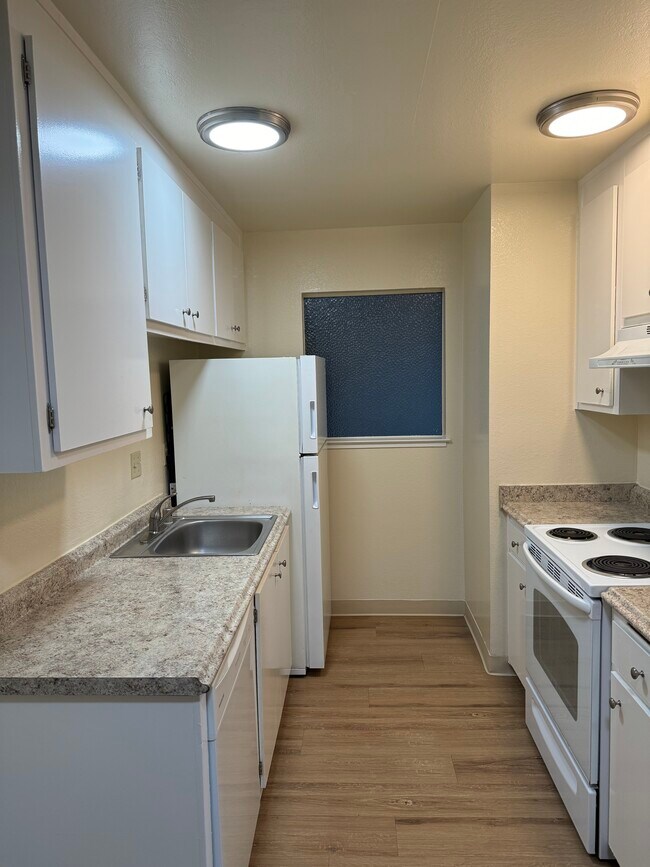 Building Photo - 541 Alameda del Prado