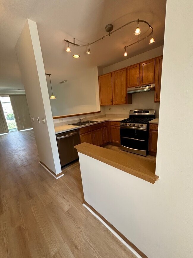 Foto del edificio - 2422 Golf Ridge Cir