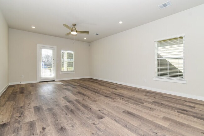 Foto del edificio - 324 Sun Harvest Dr