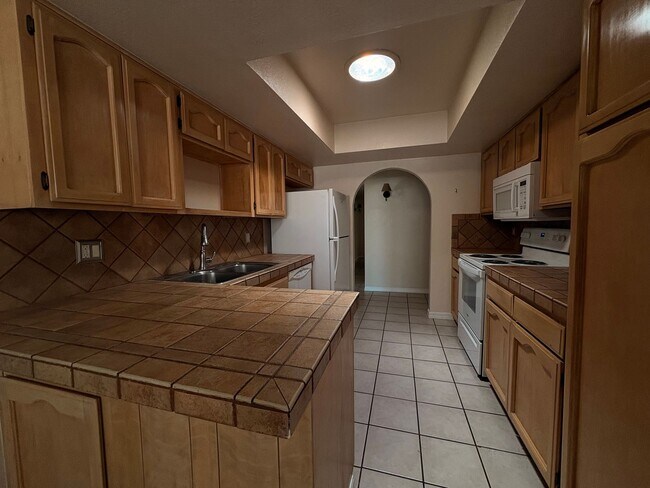 Foto del edificio - Newly Upgraded 3Bed 2Bath Home On Ina & Thornydale
