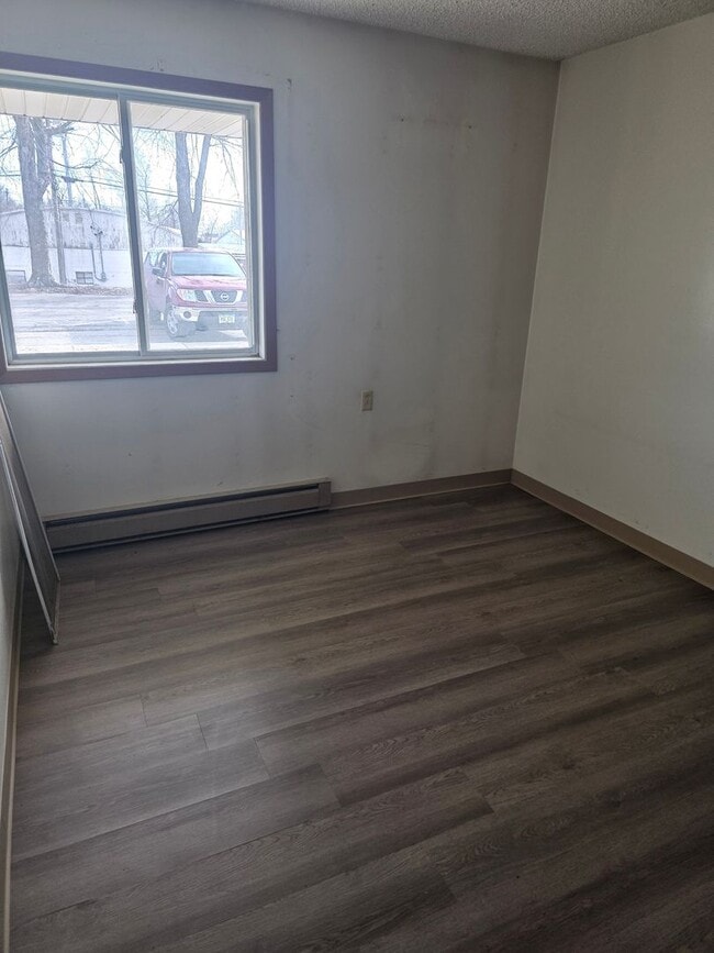 Building Photo - 1409 Belle Plaine