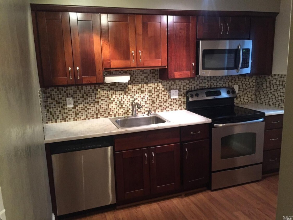 Foto principal - 38627 Cherry Ln