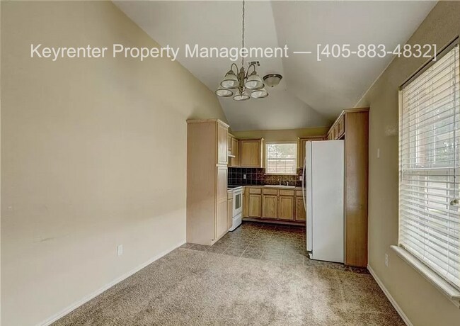 Foto del edificio - Gorgeous 3 bedroom 2 Bath and 2 Car Home in the Heart of Yukon