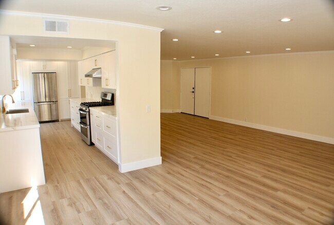 Building Photo - 4675 Willis Ave