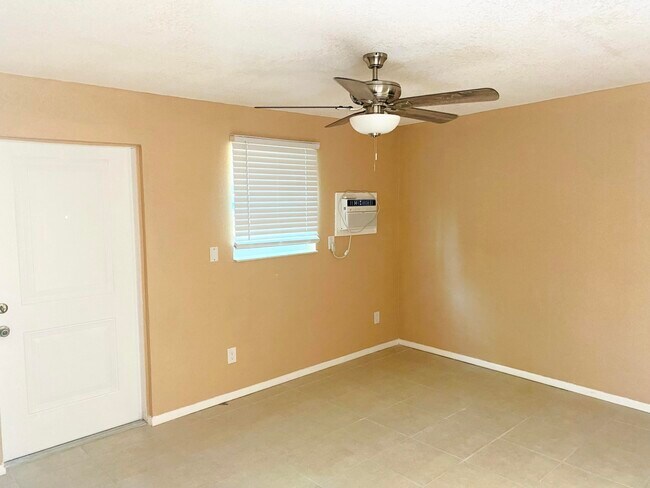 Foto del edificio - 5850 Orange Rd
