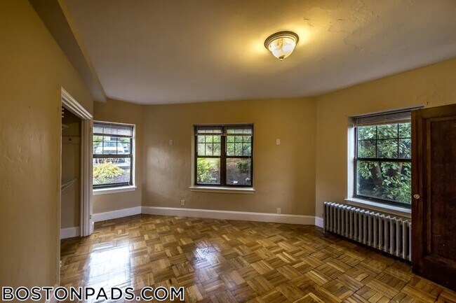 Building Photo - 2 Elmwood Ave