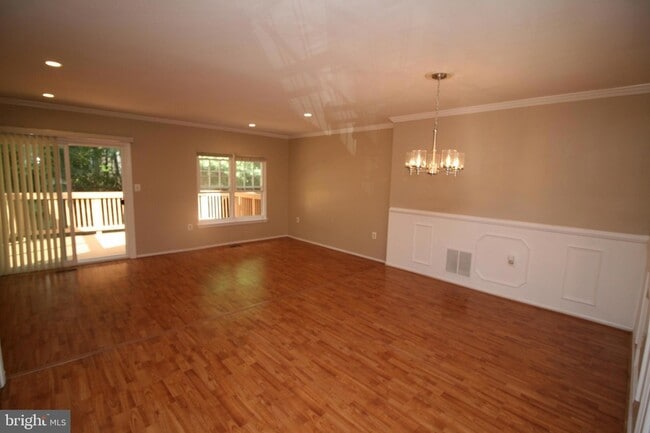 Building Photo - 512 Suffield Dr