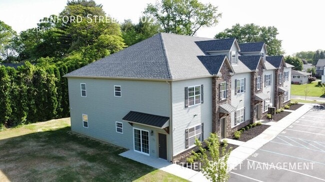 Building Photo - 2321 Linford St