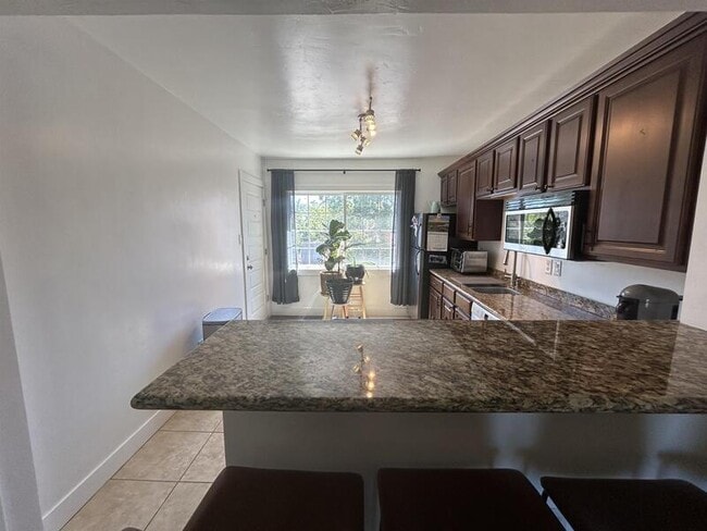 Building Photo - 808 E 300 S