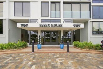 Building Photo - 707 S Gulfstream Ave
