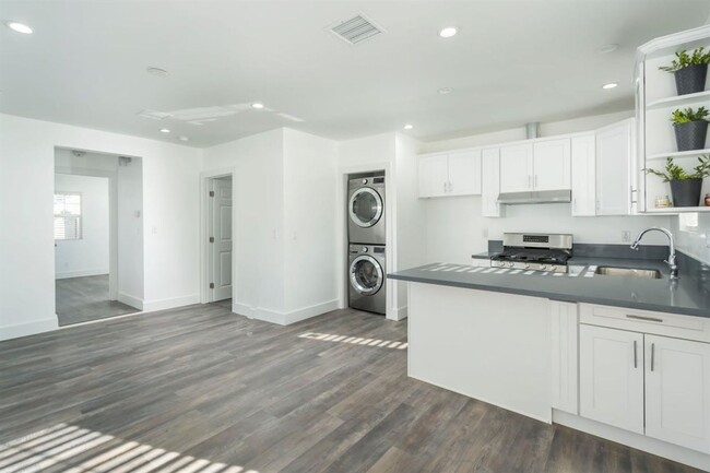 Building Photo - Beautifully remodeled 2 bedroom home